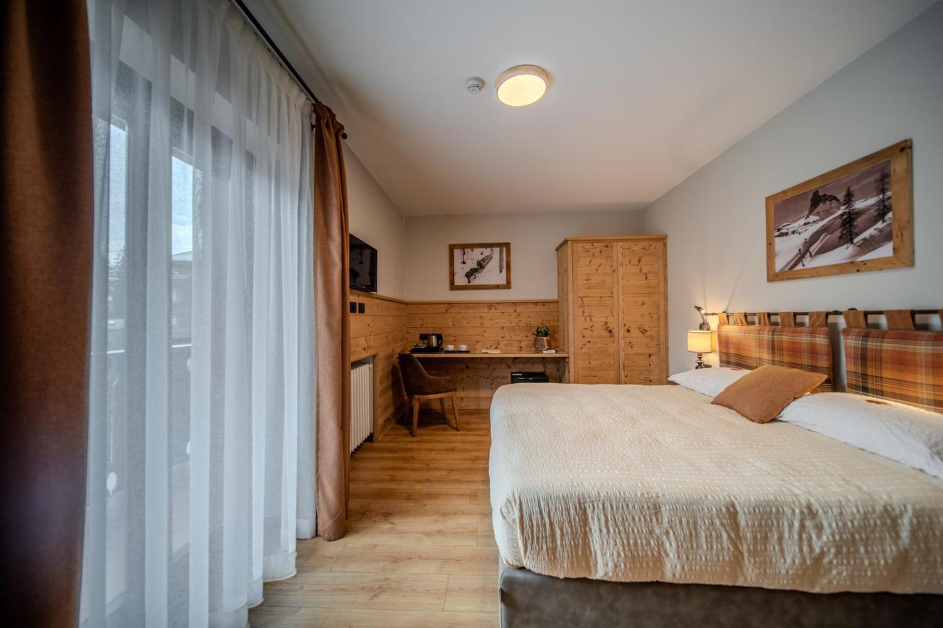 Hotel Panda Cortina- Ricarica Auto Elettriche Кортина д'Ампецо Екстериор снимка